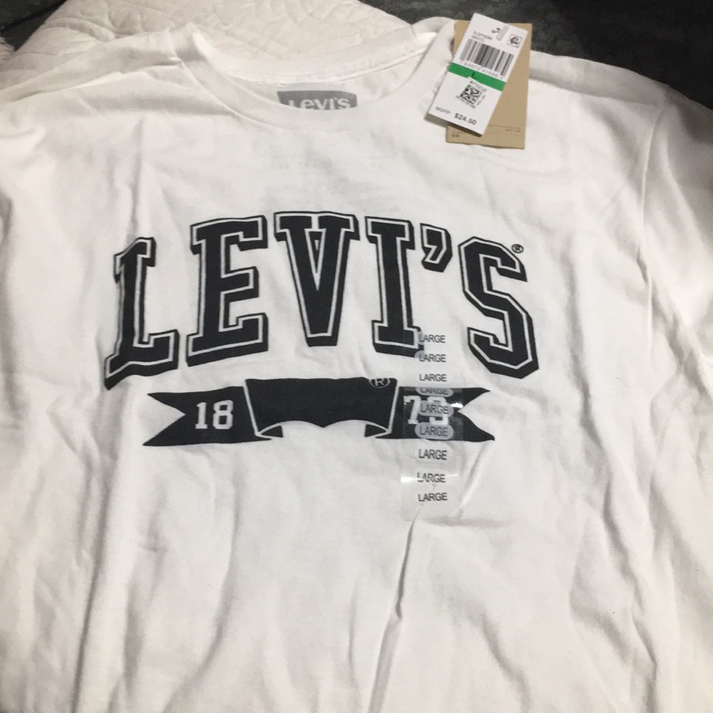 Levi’s T-shirt
